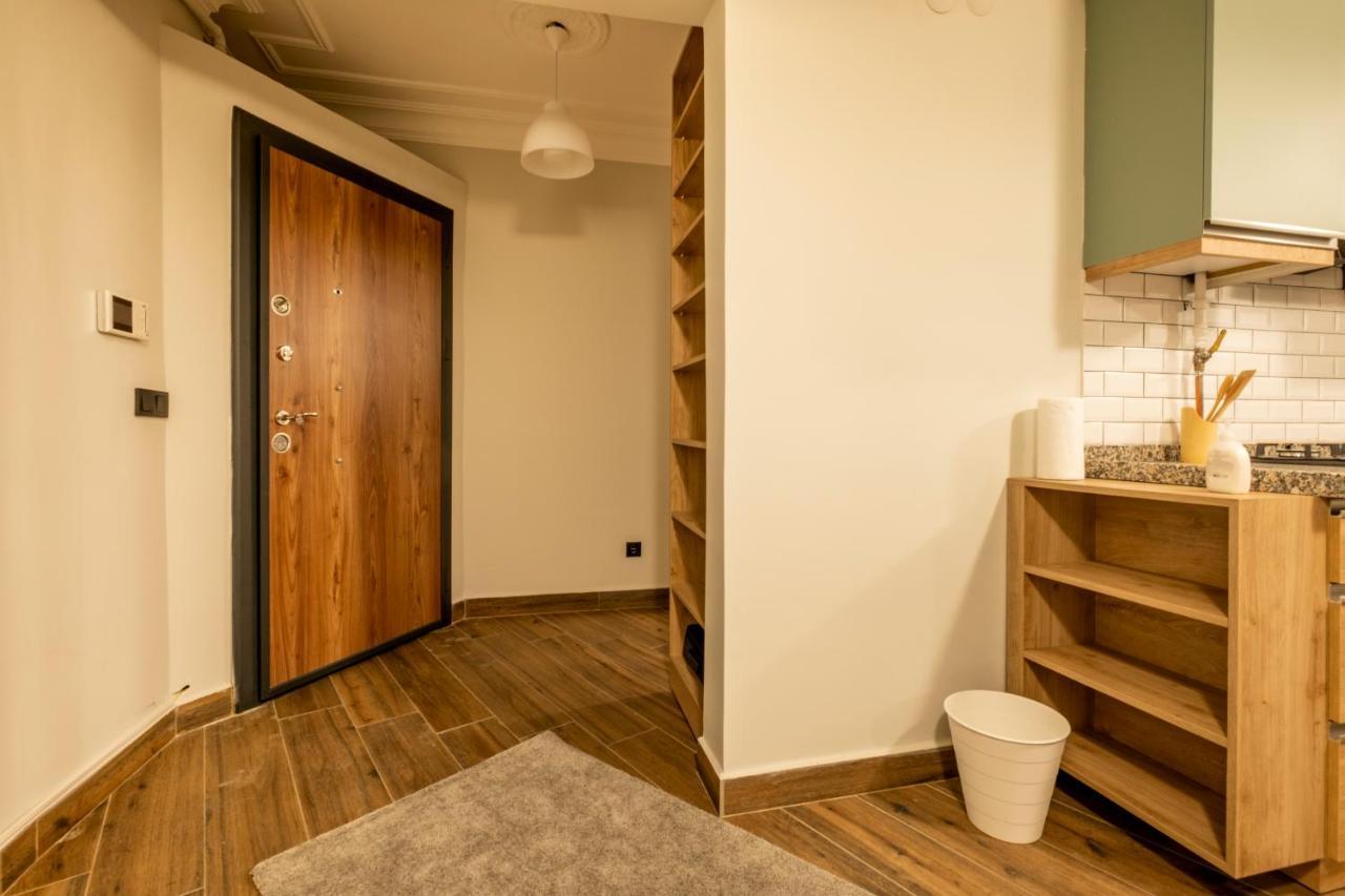 דירות איסטמבול Spacious And Comfy 2Br In The Heart Of Cihangir מראה חיצוני תמונה