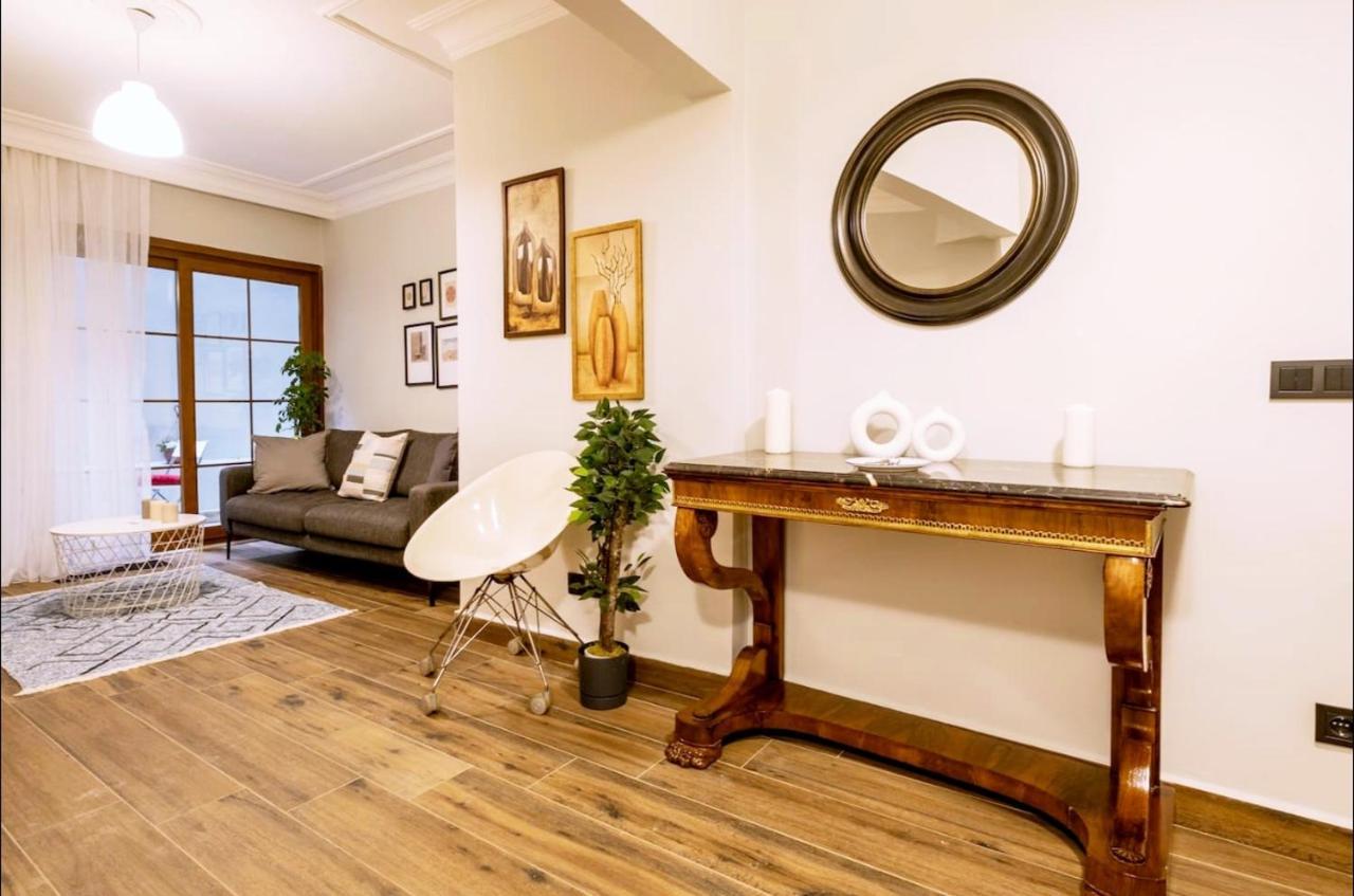 דירות איסטמבול Spacious And Comfy 2Br In The Heart Of Cihangir מראה חיצוני תמונה