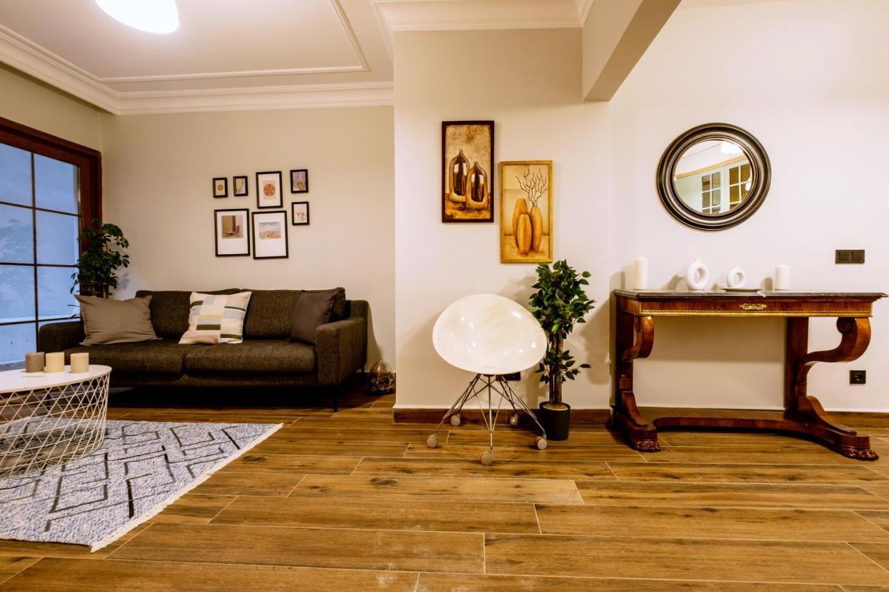 דירות איסטמבול Spacious And Comfy 2Br In The Heart Of Cihangir מראה חיצוני תמונה