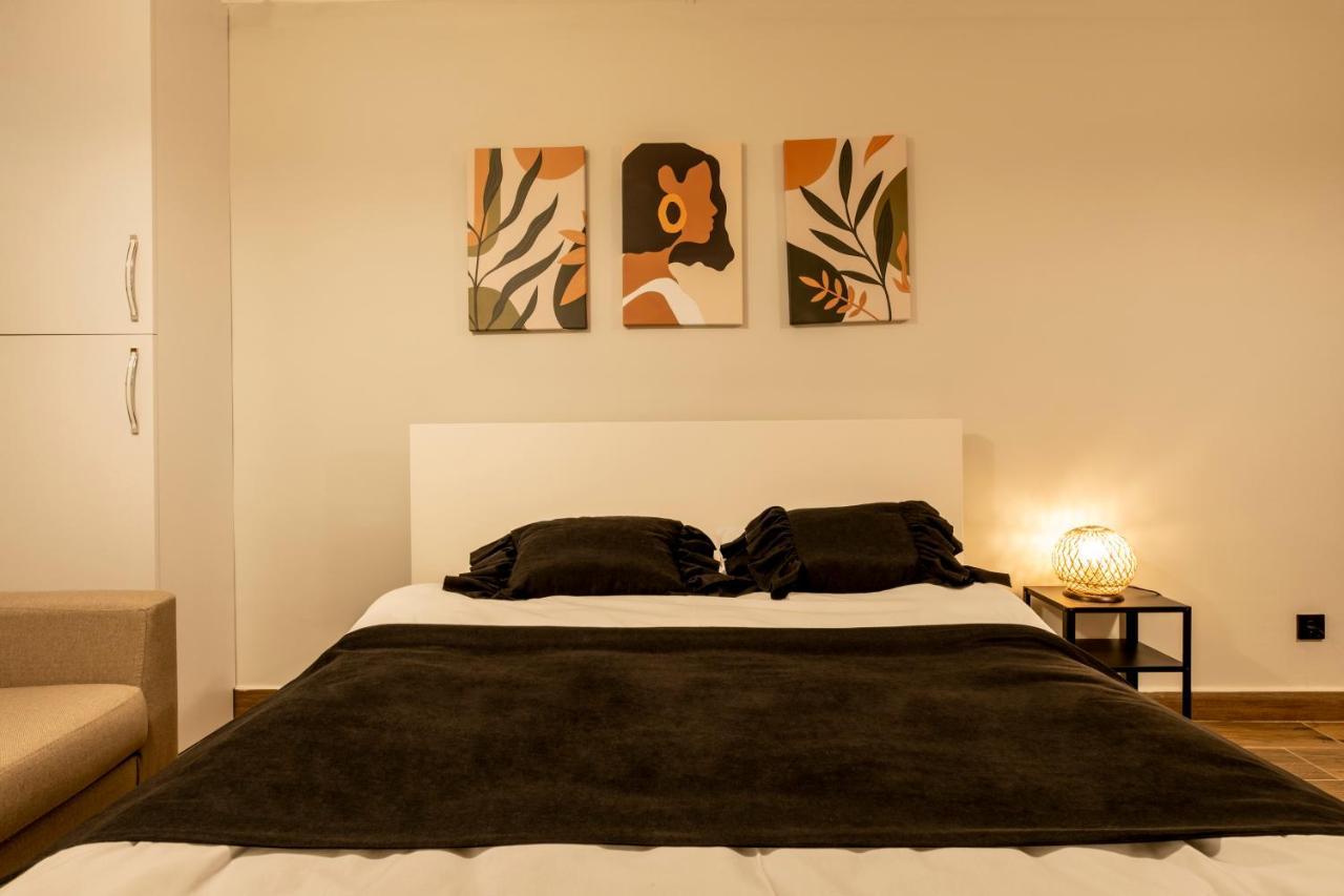 דירות איסטמבול Spacious And Comfy 2Br In The Heart Of Cihangir מראה חיצוני תמונה