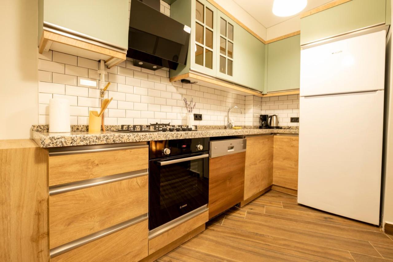 דירות איסטמבול Spacious And Comfy 2Br In The Heart Of Cihangir מראה חיצוני תמונה